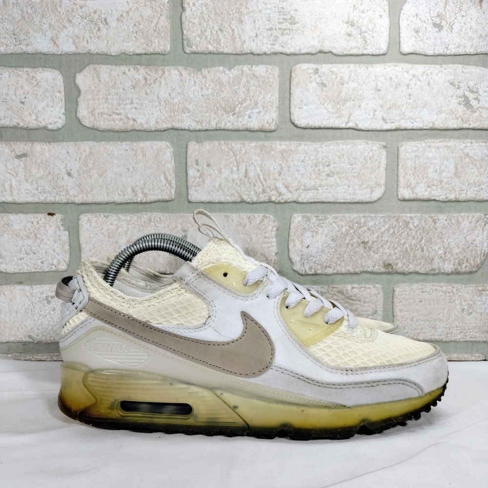 Nike Air Max 90 Sneakers Athletic Shoes in White and Cream Men 7.5 Women 9.5